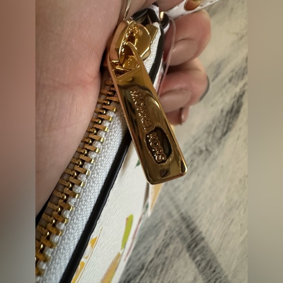 MICHAEL KORS JET SET TRAVEL XL CLUTCH WRISTLET FRUIT MELODY OPTIC WHITE MULTI - Picture 7 of 10